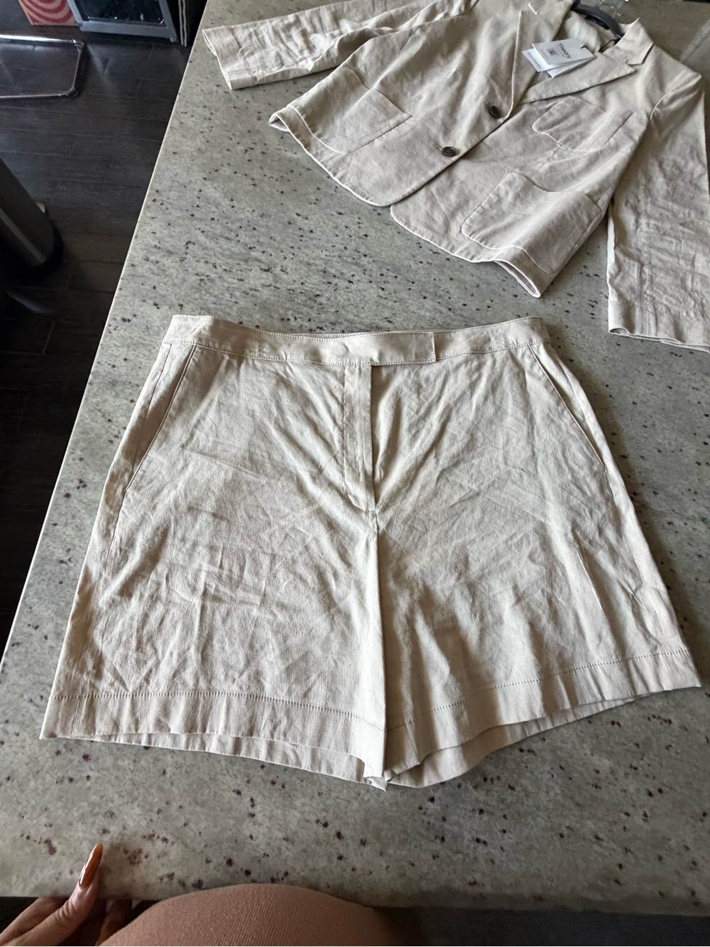 Theory Cream Tailored Linen-Blend Shorts
